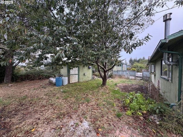 91031 LIBBY Ln, Coos Bay, OR 97420