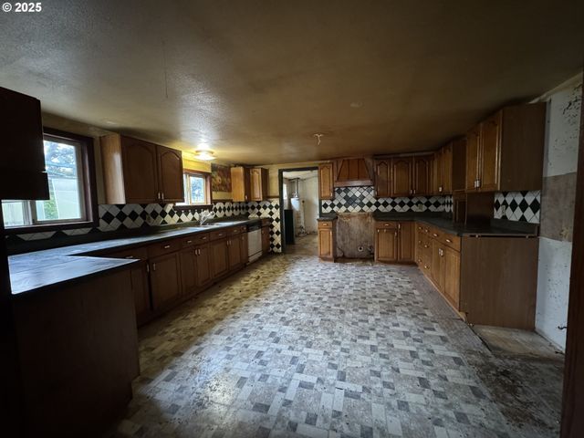 91031 LIBBY Ln, Coos Bay, OR 97420