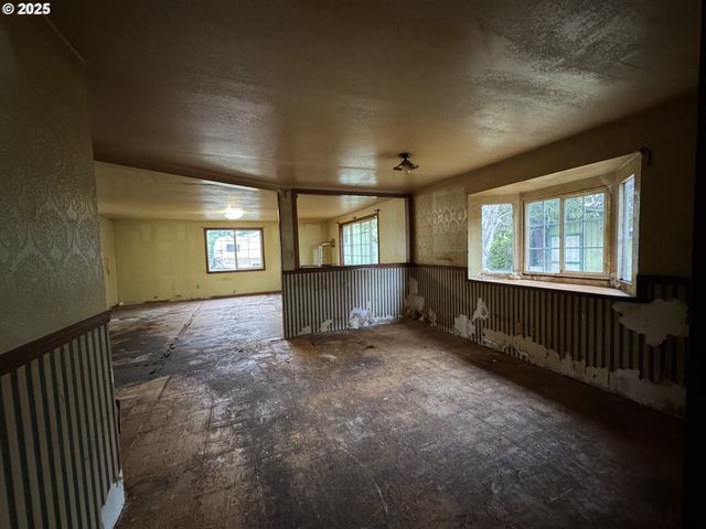 91031 LIBBY Ln, Coos Bay, OR 97420