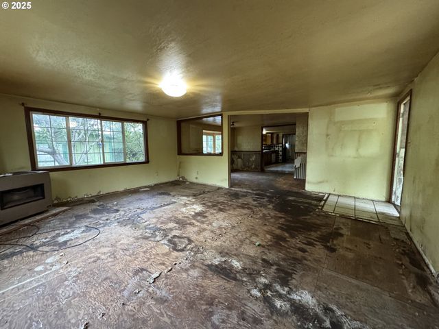 91031 LIBBY Ln, Coos Bay, OR 97420