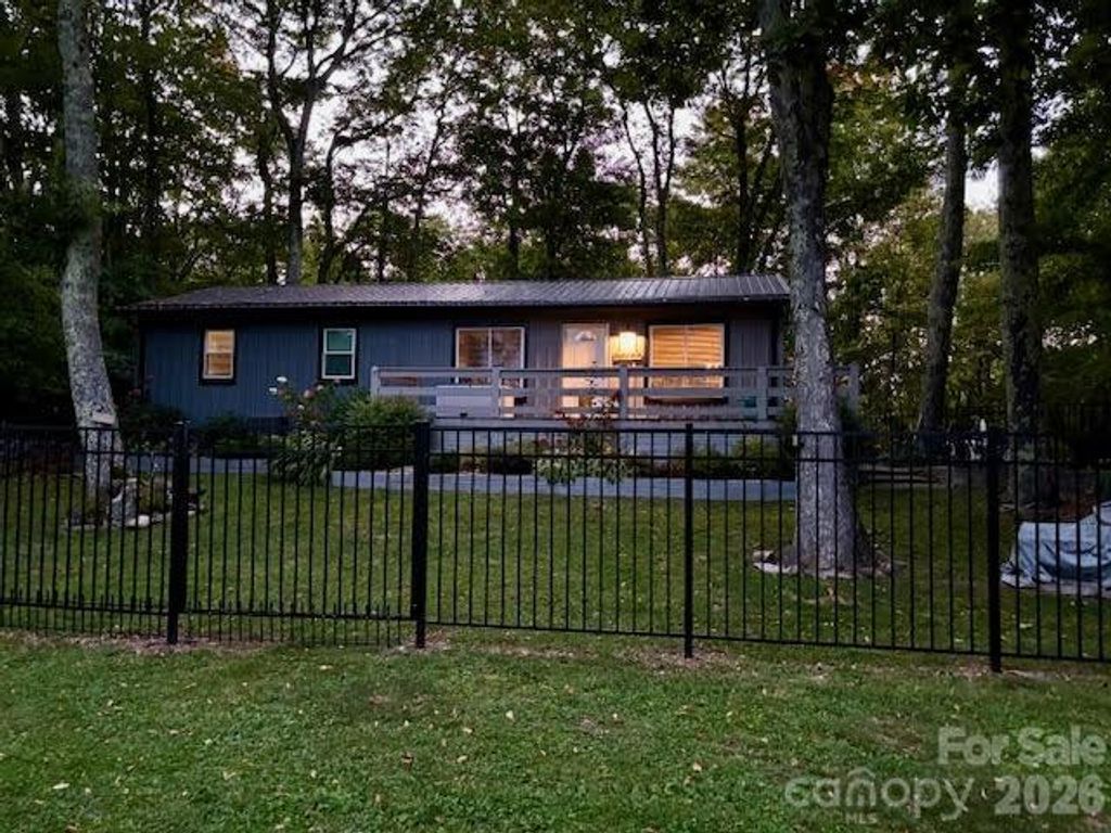 85 Crestwood Circle, Newland, NC 28657