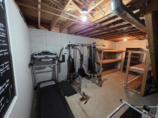 10423 Fowlerville Road, Conway Township, MI 48836