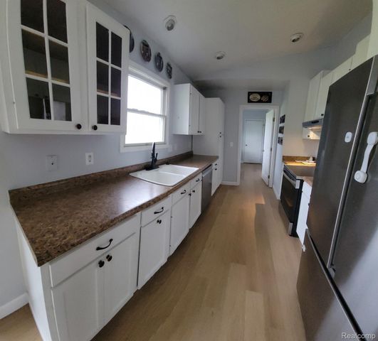 10423 Fowlerville Road, Conway Township, MI 48836