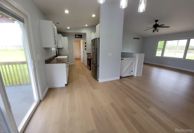 10423 Fowlerville Road, Conway Township, MI 48836