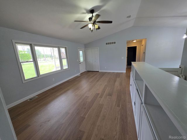 10423 Fowlerville Road, Conway Township, MI 48836
