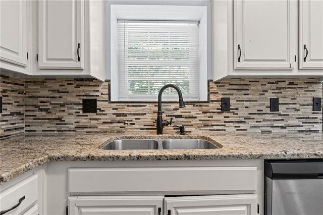 1117 Meadowlark Lane, Liberty, MO 64068
