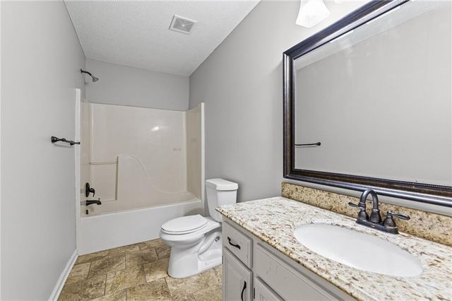 1117 Meadowlark Lane, Liberty, MO 64068