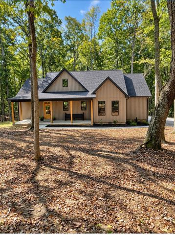 1220 Breeden Rd, Charlotte, TN 37036