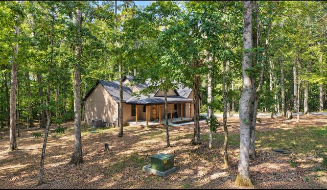 1220 Breeden Rd, Charlotte, TN 37036