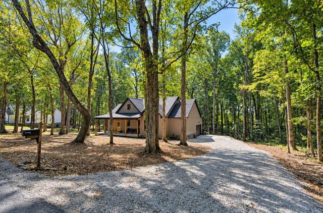 1220 Breeden Rd, Charlotte, TN 37036