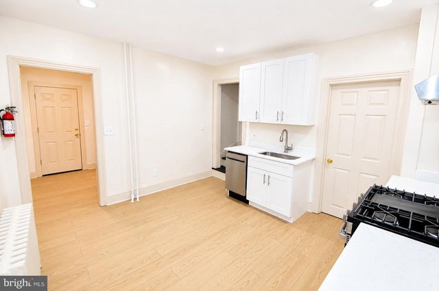 402 LAWRENCE ST, Burlington, NJ 08016