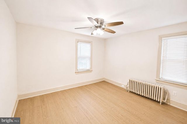 402 LAWRENCE ST, Burlington, NJ 08016