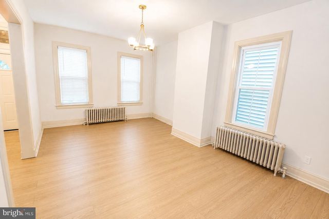 402 LAWRENCE ST, Burlington, NJ 08016