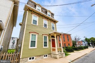 402 LAWRENCE ST, Burlington, NJ 08016