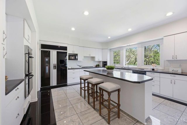 9030 Ambercreek Drive, Amberley, OH 45236