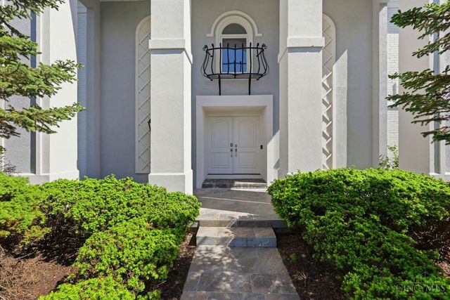 9030 Ambercreek Drive, Amberley, OH 45236