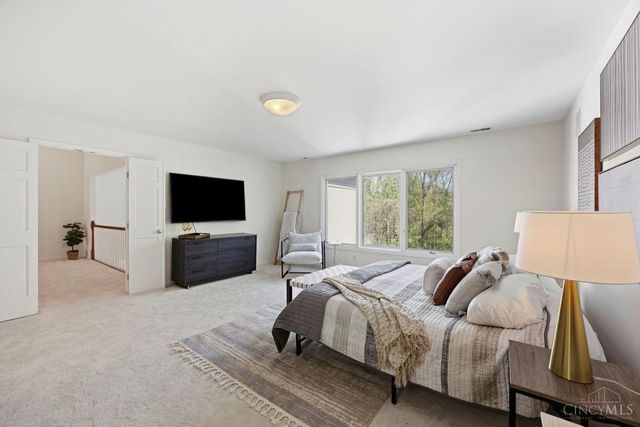 9030 Ambercreek Drive, Amberley, OH 45236