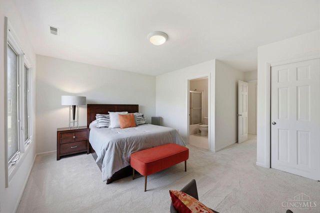 9030 Ambercreek Drive, Amberley, OH 45236