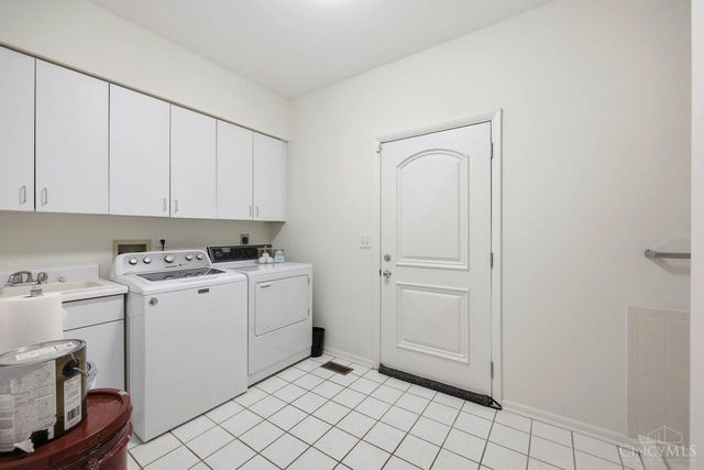 9030 Ambercreek Drive, Amberley, OH 45236