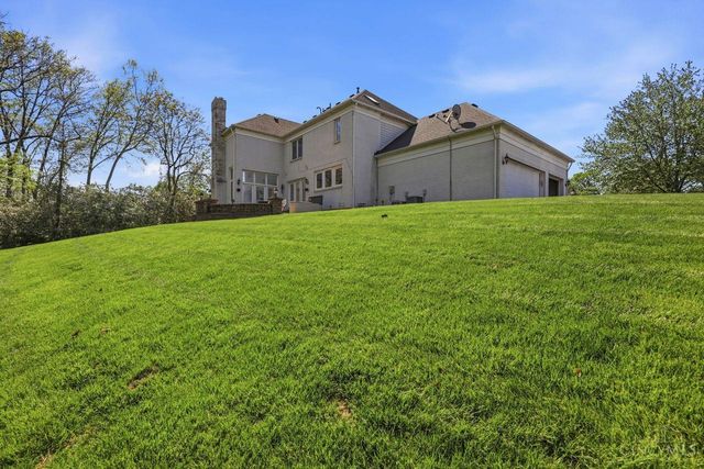 9030 Ambercreek Drive, Amberley, OH 45236