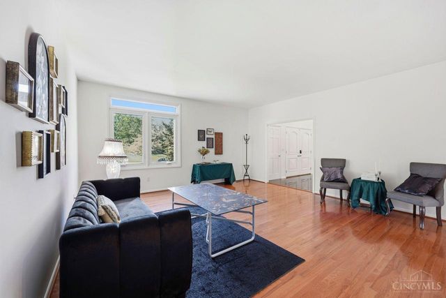 9030 Ambercreek Drive, Amberley, OH 45236