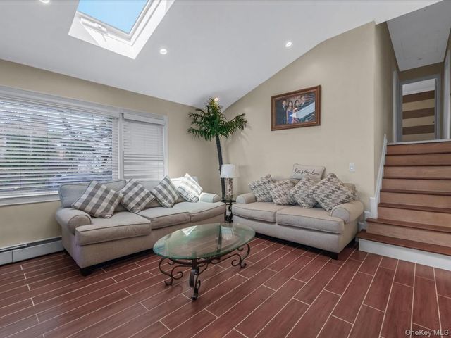 73 E Beach Promenade, Lindenhurst, NY 11757