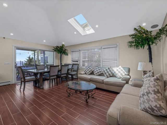 73 E Beach Promenade, Lindenhurst, NY 11757