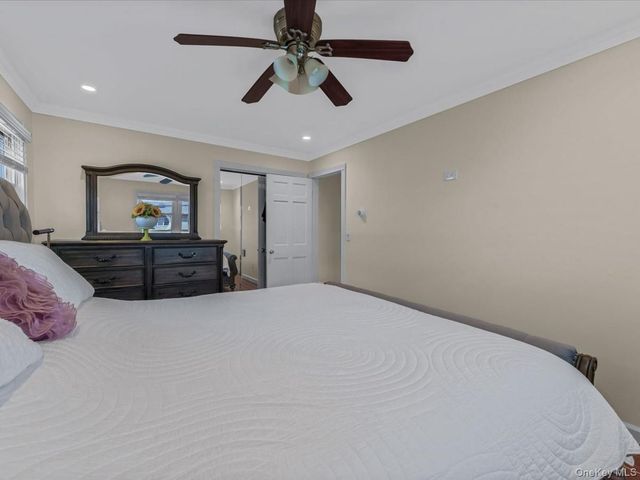 73 E Beach Promenade, Lindenhurst, NY 11757