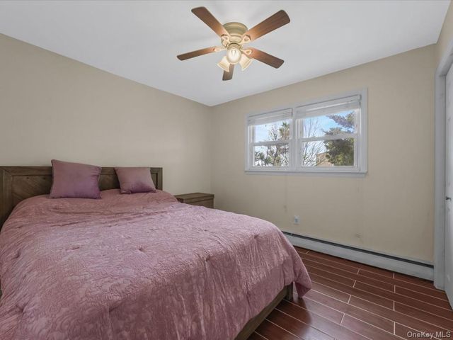73 E Beach Promenade, Lindenhurst, NY 11757