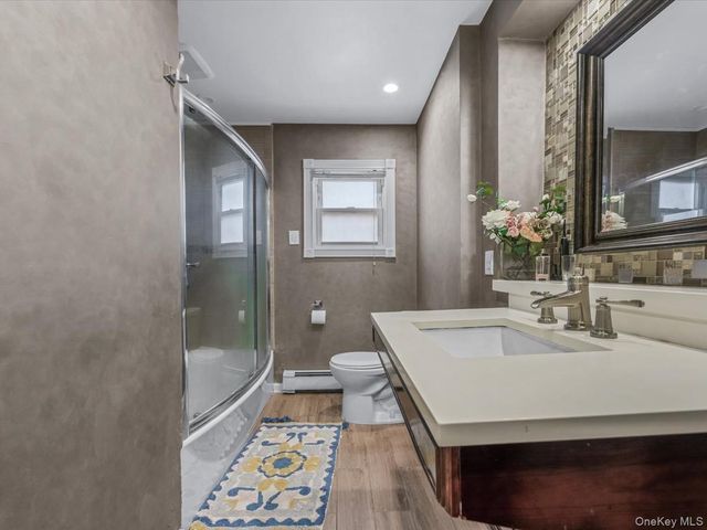 73 E Beach Promenade, Lindenhurst, NY 11757