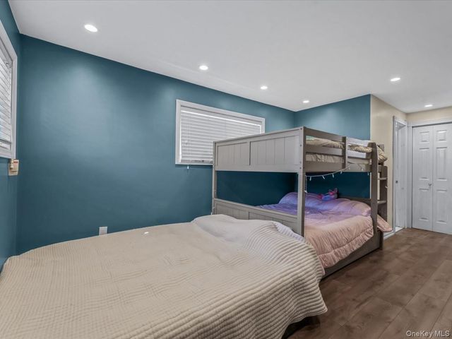 73 E Beach Promenade, Lindenhurst, NY 11757