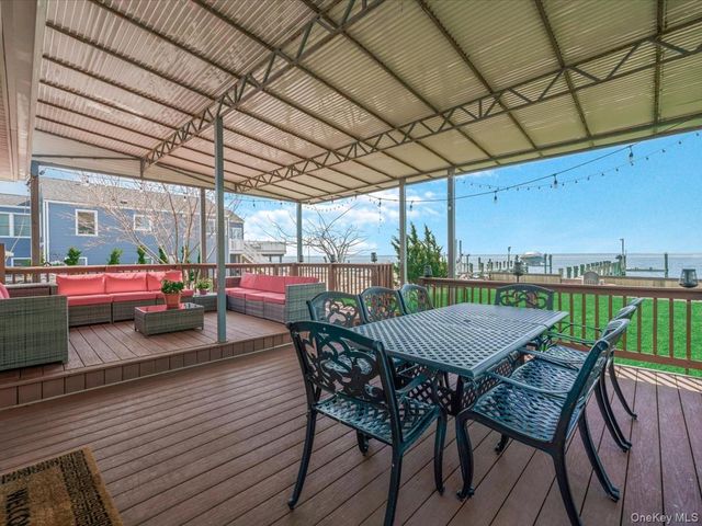 73 E Beach Promenade, Lindenhurst, NY 11757