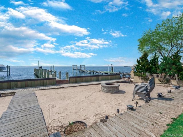 73 E Beach Promenade, Lindenhurst, NY 11757