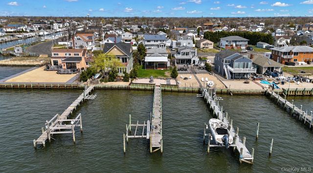 73 E Beach Promenade, Lindenhurst, NY 11757