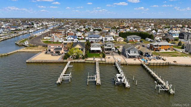 73 E Beach Promenade, Lindenhurst, NY 11757