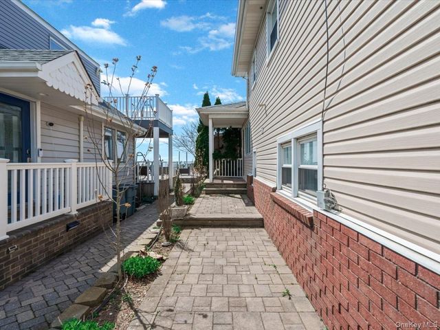 73 E Beach Promenade, Lindenhurst, NY 11757