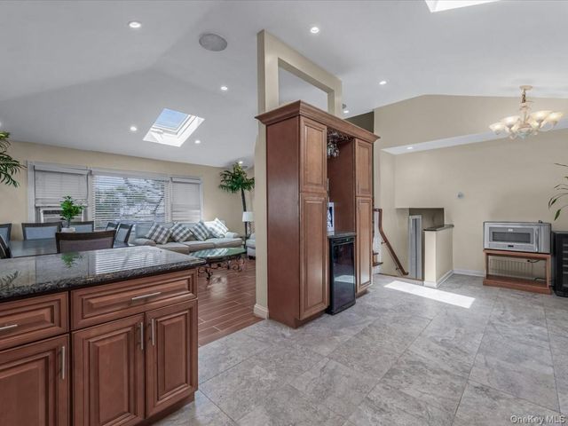 73 E Beach Promenade, Lindenhurst, NY 11757