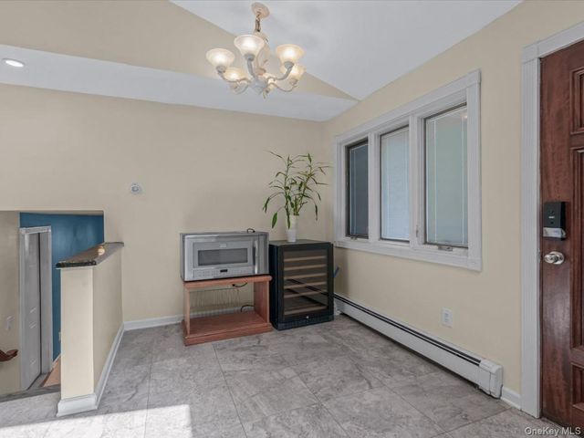 73 E Beach Promenade, Lindenhurst, NY 11757