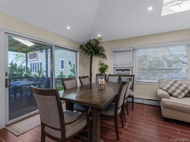 73 E Beach Promenade, Lindenhurst, NY 11757