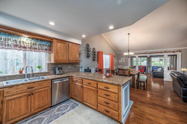 1253 River Bluff Dr, Oakdale, CA 95361