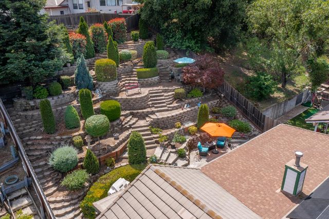 1253 River Bluff Dr, Oakdale, CA 95361