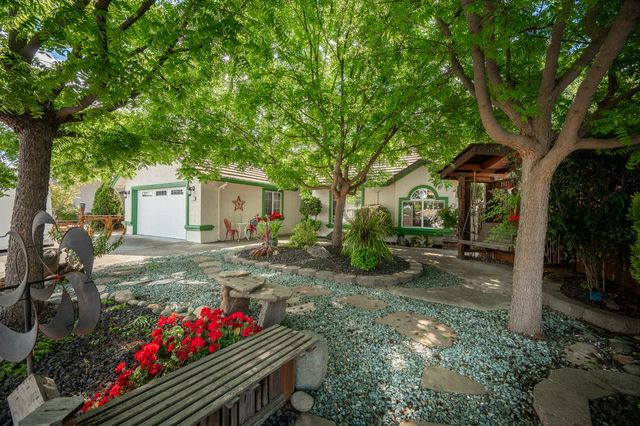 1253 River Bluff Dr, Oakdale, CA 95361