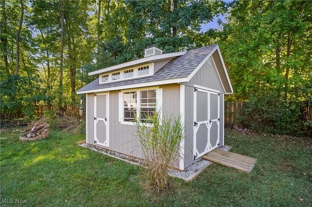 5697 Halwick Drive, Ravenna, OH 44266