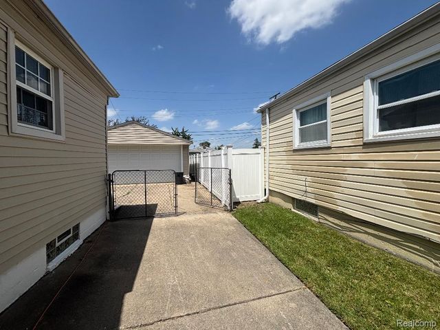 12772 Venness Street, Southgate, MI 48195