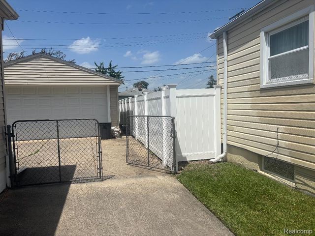 12772 Venness Street, Southgate, MI 48195