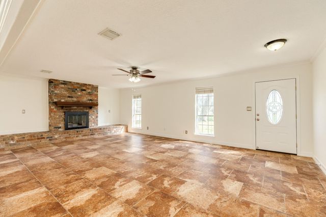 200 Wentworth Dr, West Columbia, TX 77486