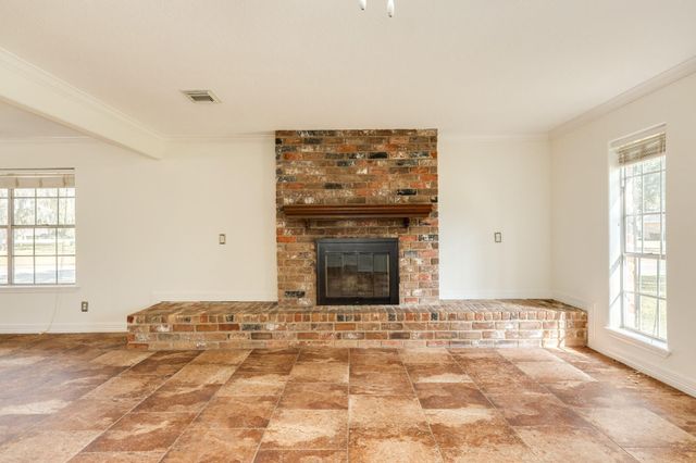 200 Wentworth Dr, West Columbia, TX 77486