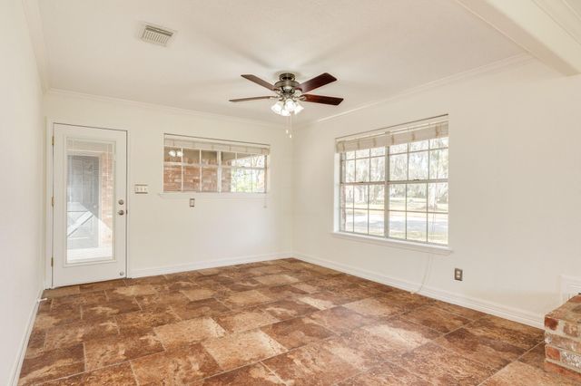 200 Wentworth Dr, West Columbia, TX 77486