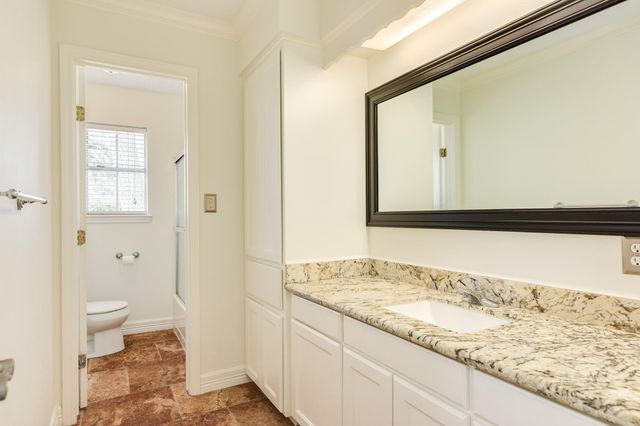 200 Wentworth Dr, West Columbia, TX 77486