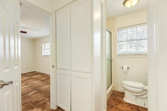 200 Wentworth Dr, West Columbia, TX 77486